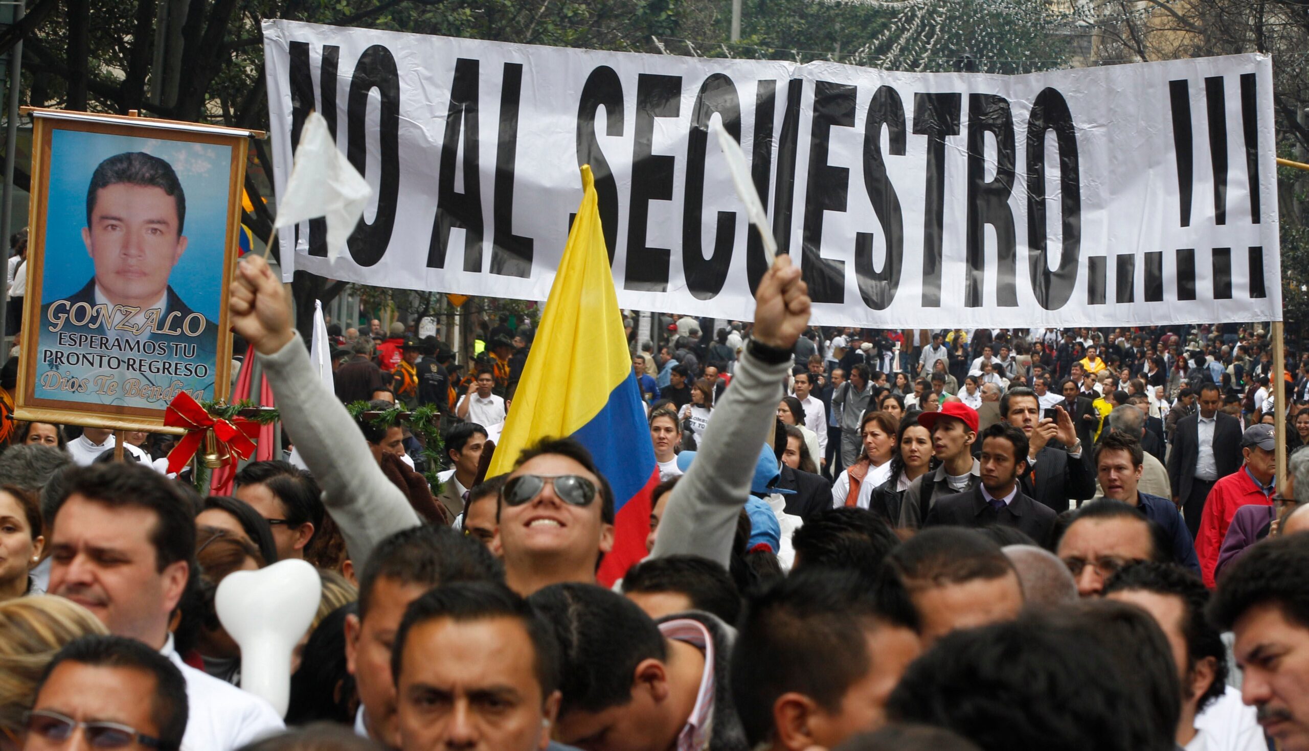 con-plantn-ante-la-fiscala-sectores-opositores-al-gobierno-petro-pedirn-la-liberacin-inmediata-de-secuestrados-noticias-laborales-un-grupo-significativo-de-ciudadanos-se-manifestar-pidiendo-justicia-por-los-centenares-de-secuestros-que-se-produjeron-en-colombia-en-lo-que-va-del-2024--crdito-fernando-vergaraap-abogados-laborales